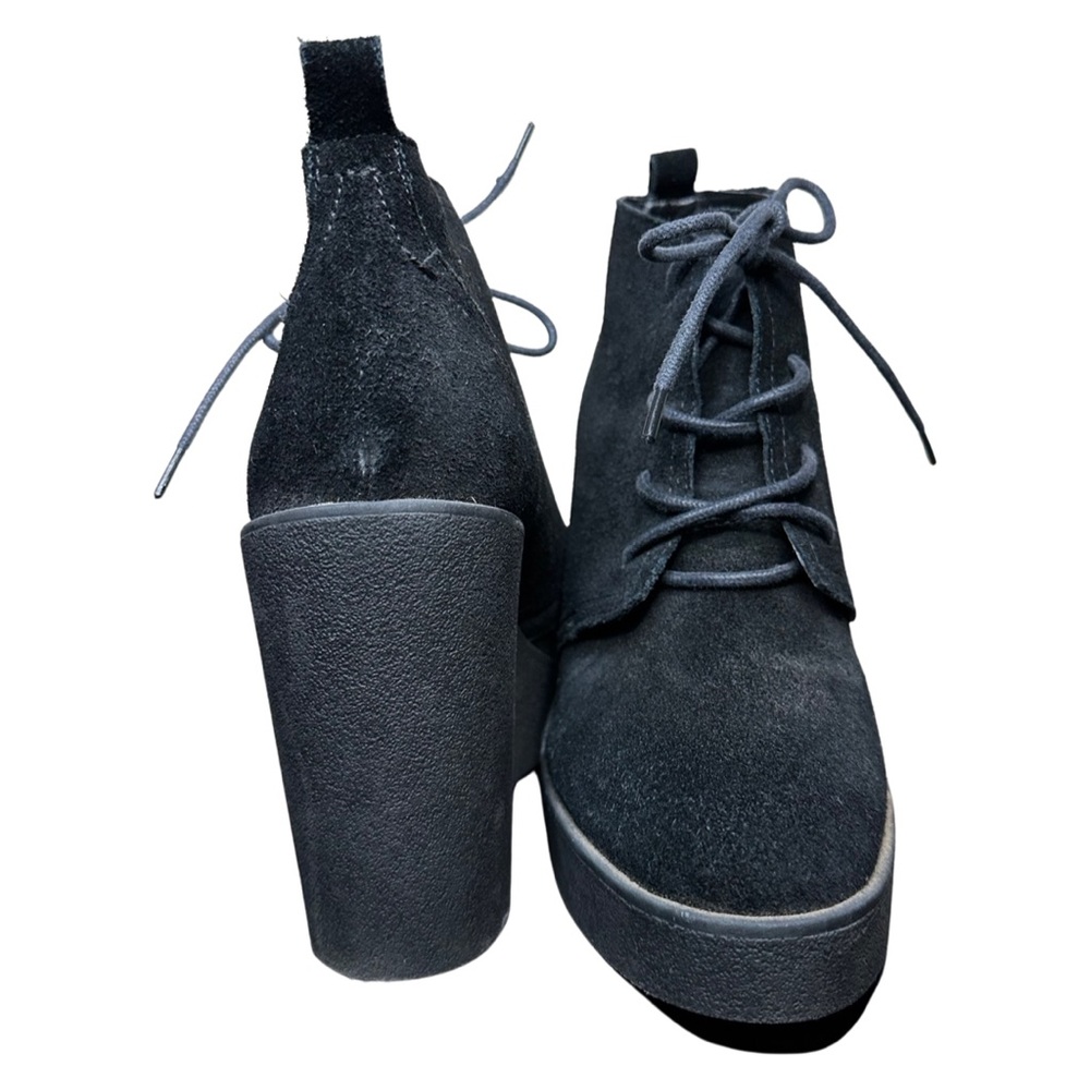 Jessica Simpson wedges tie up